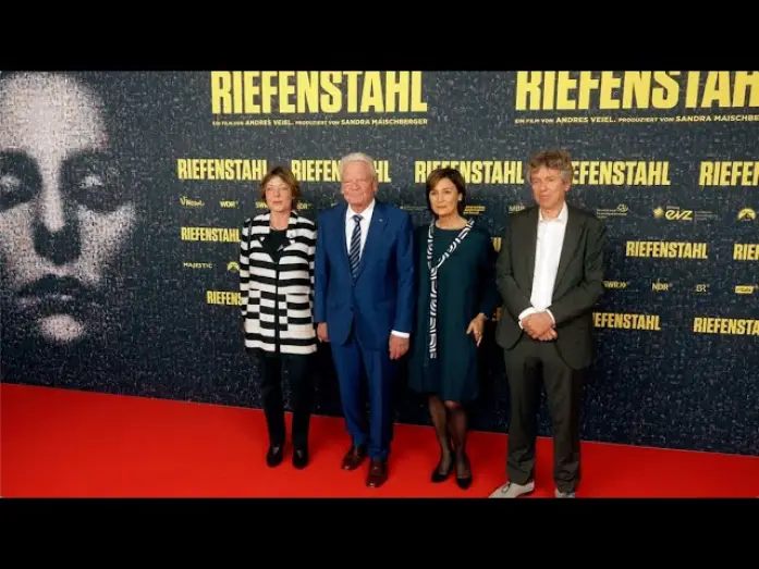 Wideo do filmu Riefenstahl — RIEFENSTAHL - Premierenclip - Ab 31. Oktober im Kino.