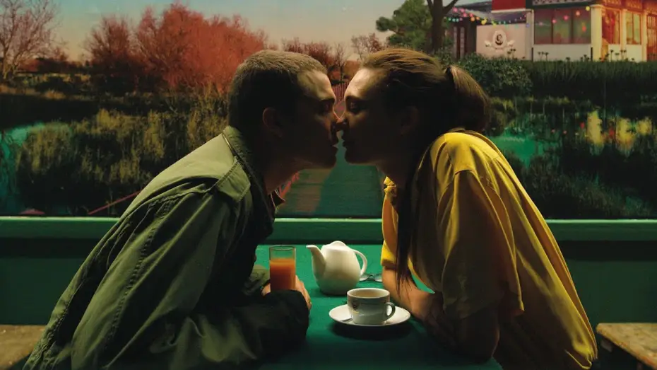 Wideo do filmu Love — UK Promo