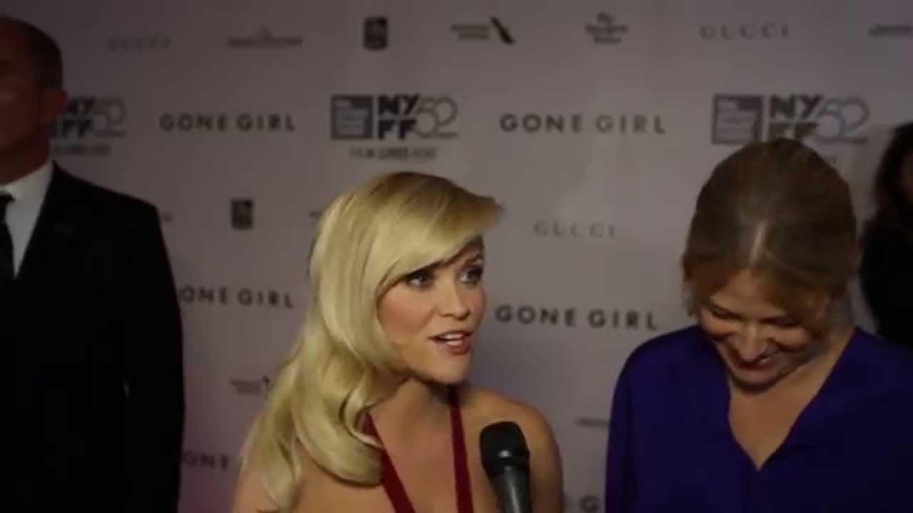 Wideo do filmu Zaginiona dziewczyna — NYFF52 "Gone Girl" Red Carpet | Reese Witherspoon