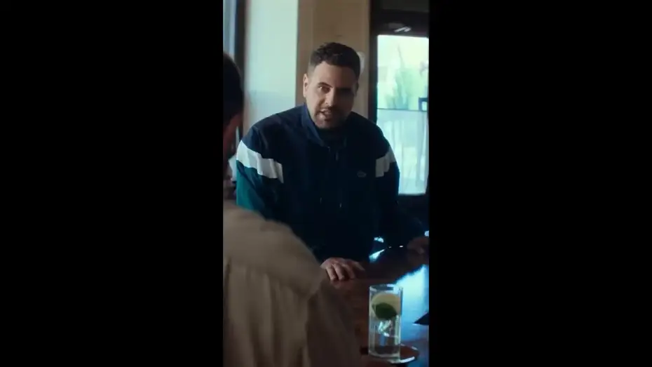 Wideo do filmu Une Famille de Bâtards — Peut-être Kad Merad c’est vraiment un boss de cartel on sait pas. #bâtards #primevideo