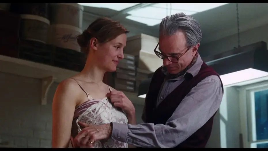 Wideo do filmu Nić widmo — Curiosità sui costumi de IL FILO NASCOSTO di Paul Thomas Anderson con Daniel Day-Lewis
