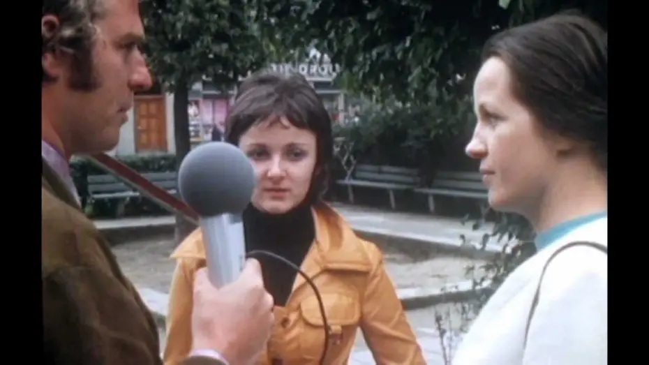 Wideo do filmu Schulmädchen-Report: Was Eltern nicht für möglich halten — 'Schulmädchen-Report: Was Eltern nicht für möglich halten' (1970) - vox pops