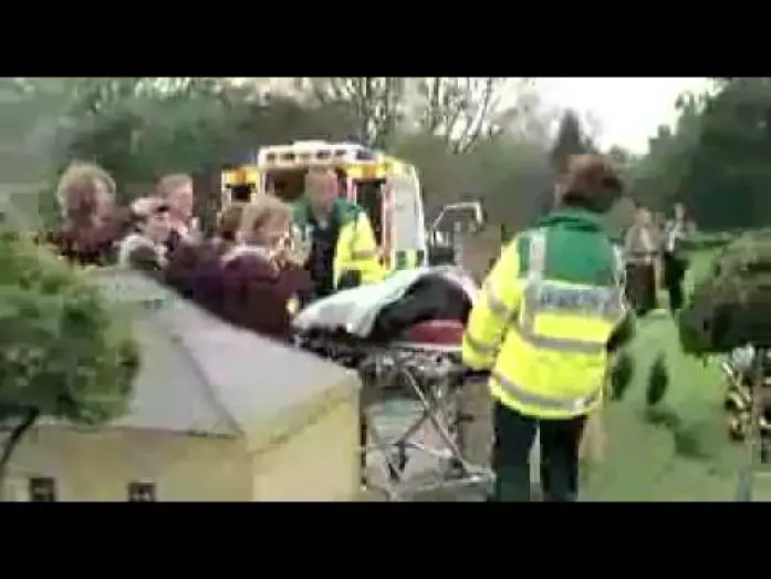 Wideo do filmu Hot Fuzz - Ostre Psy — Trailer Arma fatal (Castellano)