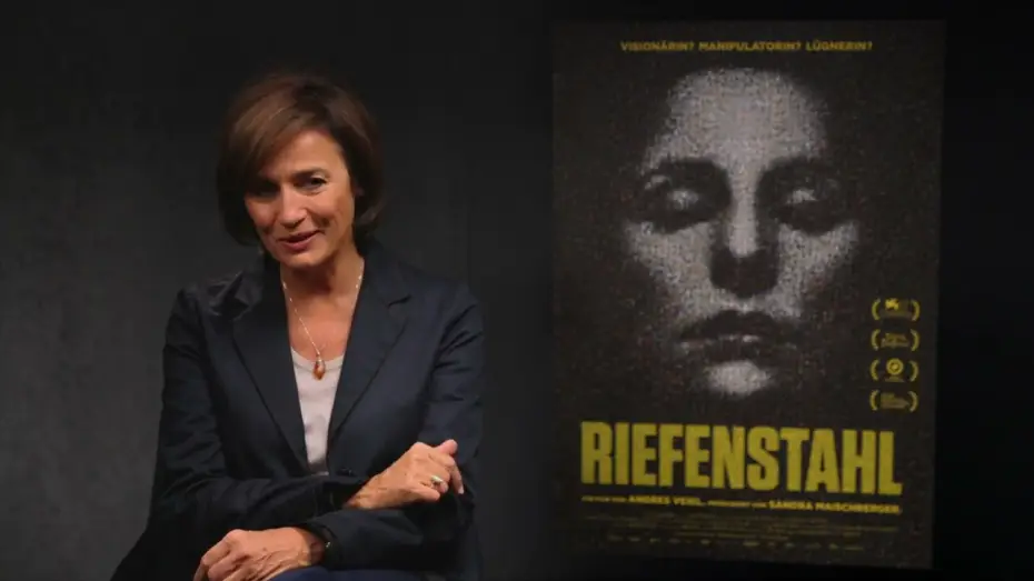 Wideo do filmu Riefenstahl — RIEFENSTAHL - Ab 31.10. im Kino. - Interview mit Produzentin Sandra Maischberger