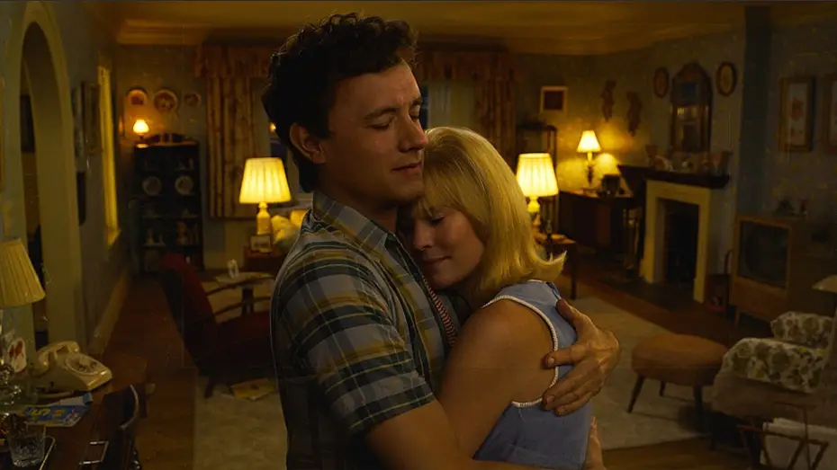 Wideo do filmu Here. Poza czasem — Tom Hanks Gets Robin Wright Pregnant