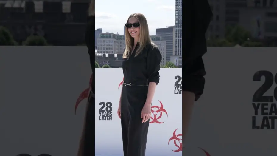 Wideo do filmu 28 lat później — What a day in London for 28 Years Later.