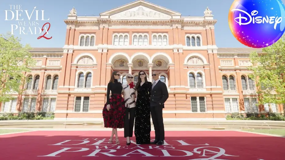Wideo do filmu The Devil Wears Prada 2 — The Cast of The Devil Wears Prada 2 at the V&A Museum