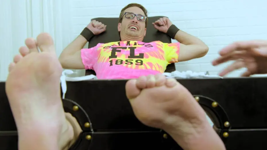 Wideo do filmu Połaskotany — TICKLED - Behind the Scenes - David is Tickled - PART 2