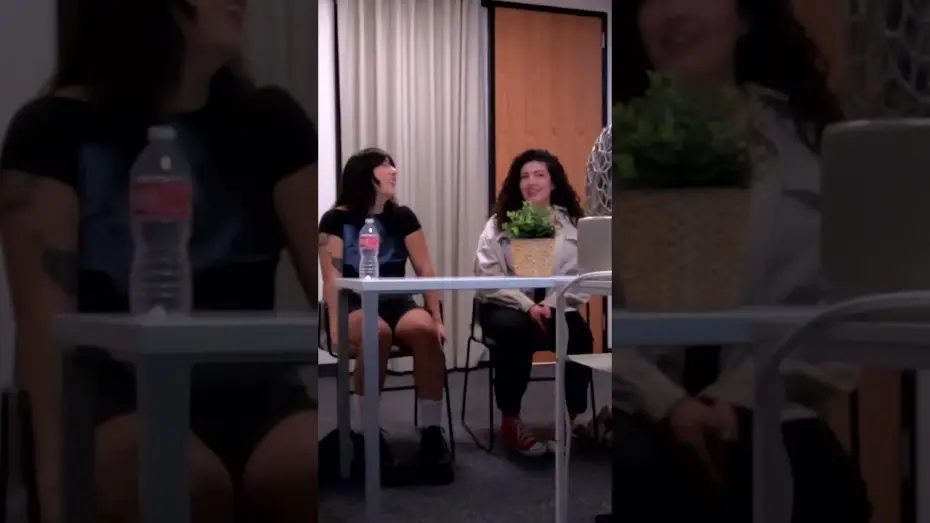 Wideo do filmu Ona słucha — Dream Job