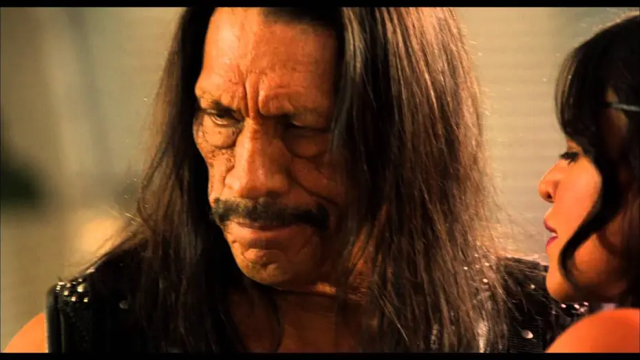 Wideo do filmu Maczeta zabija — MACHETE KILLS - Extrait 4 - VF - Danny Trejo, Michelle Rodriguez, Amber Heard