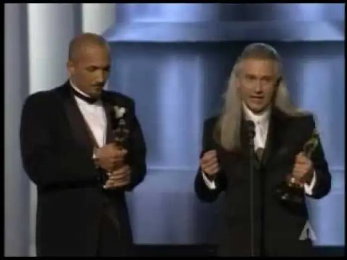 Wideo do filmu Gruby i chudszy — The Nutty Professor Wins Makeup: 1997 Oscars