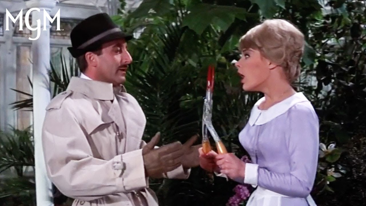 Wideo do filmu Różowa Pantera: Strzał w ciemności — A SHOT IN THE DARK (1964) | "I Suspect Everyone" Murder in the Greenhouse | MGM