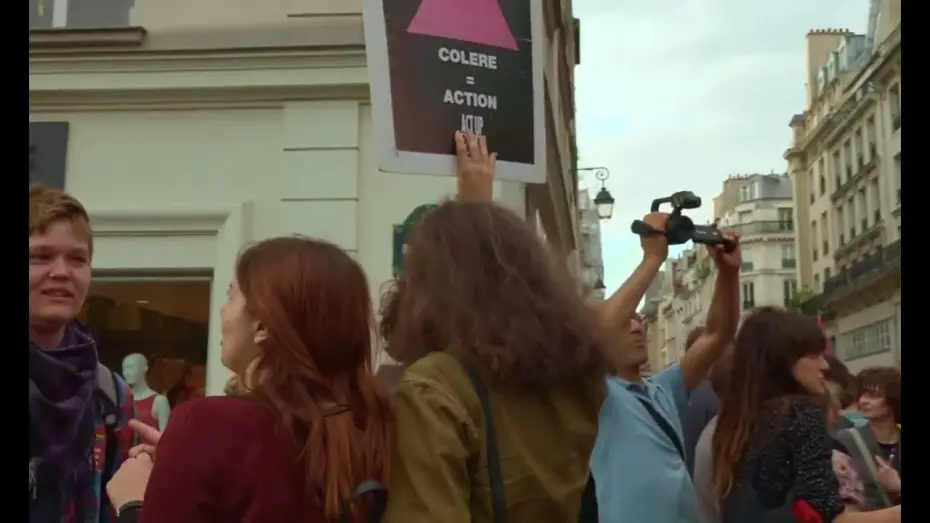 Wideo do filmu Hélène Trésore Transnationale — HÉLÈNE TRÉSORE TRANSNATIONALE : le documentaire à voir au cinéma (bande-annonce)