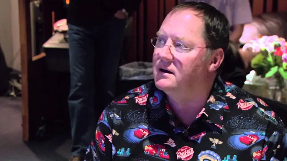 Wideo do filmu Auta 2 — Disney Pixar Cars 2 - Rivers Cuomo e Brian Bell ascoltano You Might Think con John Lasseter