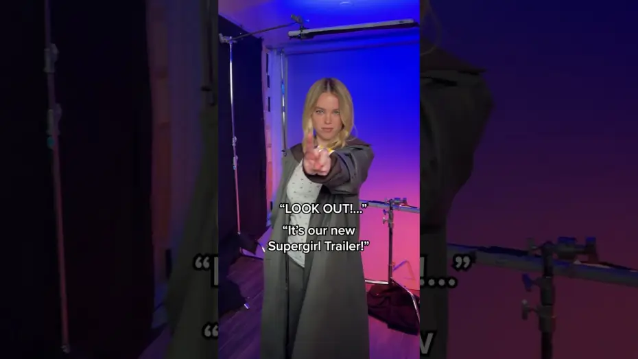 Wideo do filmu Supergirl — Must be a greeting she picked up on another planet.