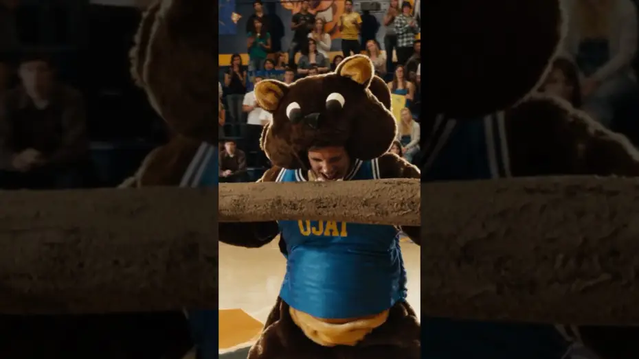 Wideo do filmu Łatwa dziewczyna — Woodchuck Todd Does His Best to Rally the Crowd During a School Assembly (Scene)