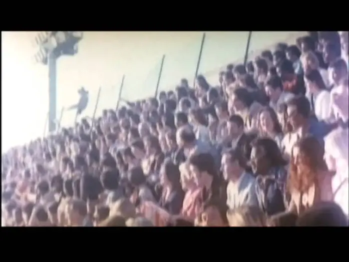 Wideo do filmu Dwuminutowe ostrzeżenie — Two-Minute Warning Super 8 Digest Film Pânico na Multidão