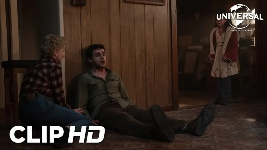 Wideo do filmu Wolf Man — Clip en español - Probando la radio