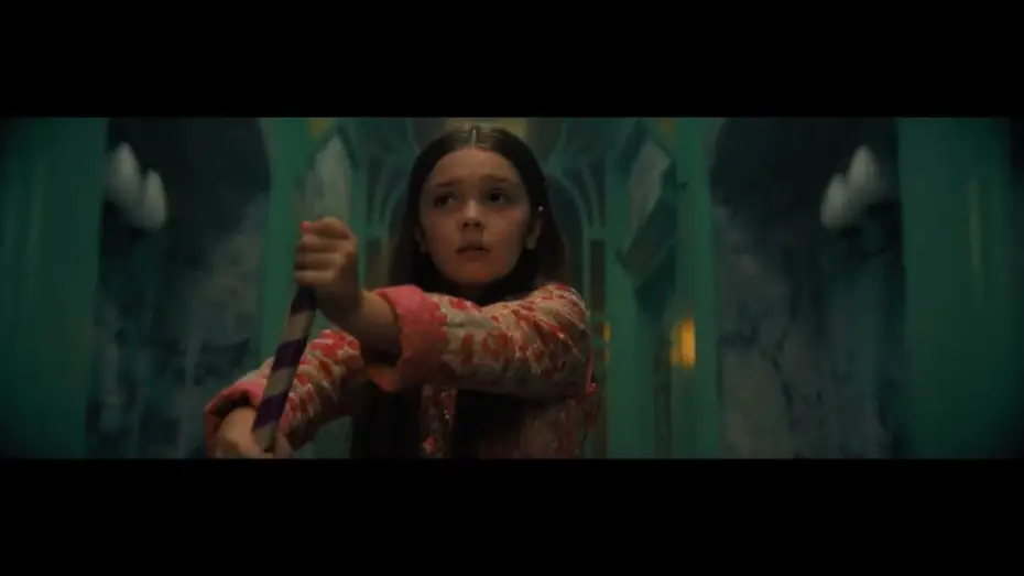 Wideo do filmu Kraina Mroku — Dust Bunny (2025) | "Parents Gone" Exclusive Clip
