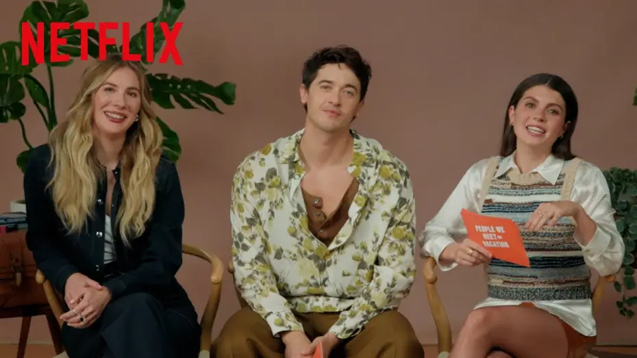Wideo do filmu Ludzie, których spotykamy na wakacjach — Tom Blyth & Emily Bader Interview Emily Henry