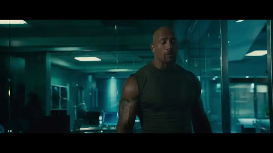 Wideo do filmu Szybcy i wściekli 7 — Fast & Furious 7 - Extrait 5 "Hobbs découvre Shaw dans son bureau" VF