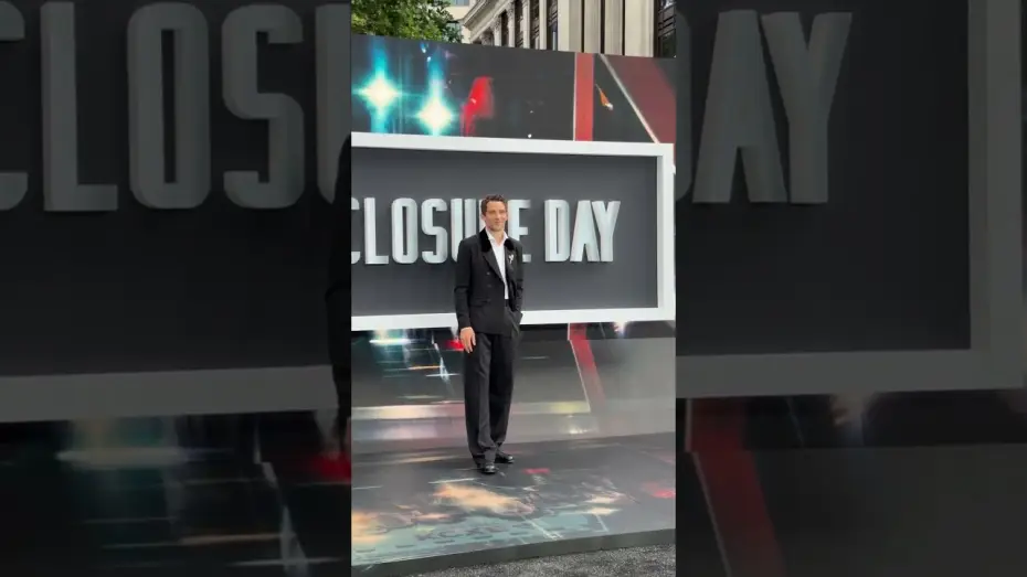 Wideo do filmu Dzień objawienia — One man, with a shared truth. Josh O'Connor is ready for Disclosure Day in London.