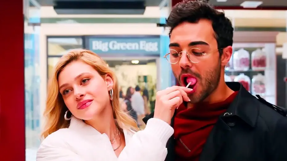 Wideo do filmu Randki od święta — Пара на праздники — Русский трейлер (2020)