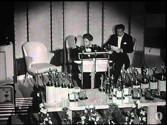 Wideo do filmu Czarnoksiężnik z Oz — Judy Garland receiving a Special Award