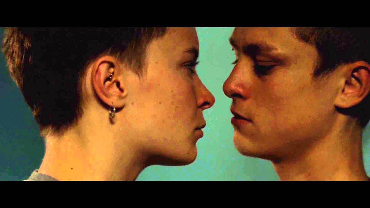 Wideo do filmu Z podniesionym czołem — Молодая кровь - Trailer
