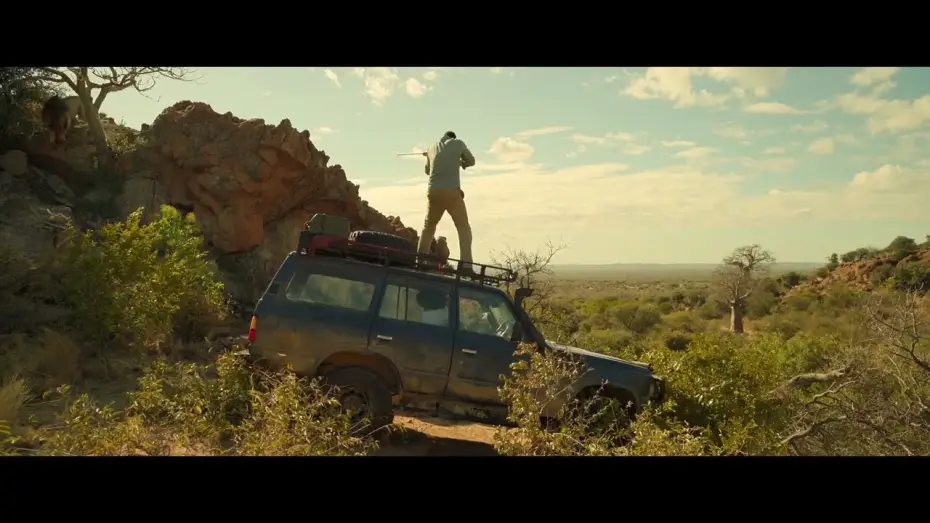 Wideo do filmu Bestia — Beast | Clip "Nate difende la Jeep dal leone"