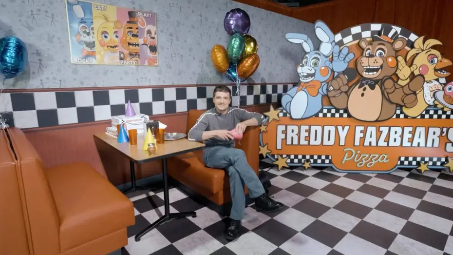 Wideo do filmu Pięć koszmarnych nocy 2 — 20 Questions with Josh Hutcherson FNAF Edition