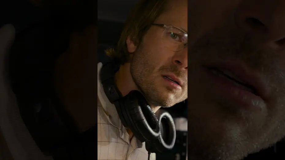 Wideo do filmu Hit Man — gary is not a real hit man. but his potential clients don't know that