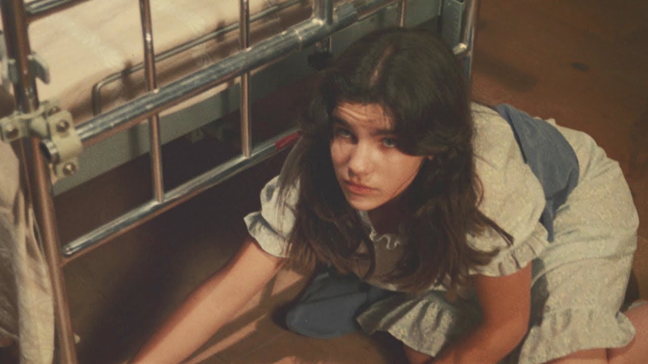 Wideo do filmu Z piekła rodem — Absurd (1981) ORIGINAL TRAILER [HD]