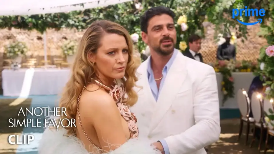 Wideo do filmu Kolejna zwyczajna przysługa — Emily's Mother Crashes Her Wedding