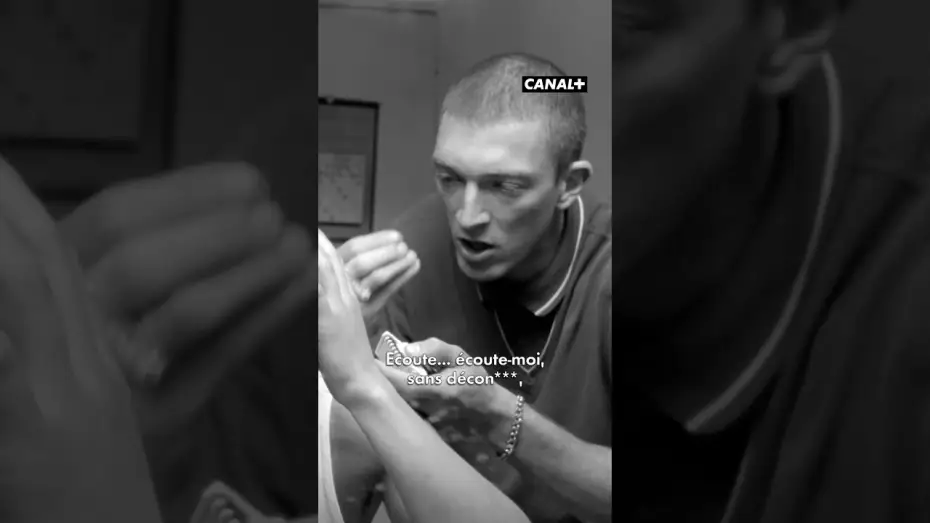 Wideo do filmu Nienawiść — Son pote lui rase le crâne sans faire exprès 🤣