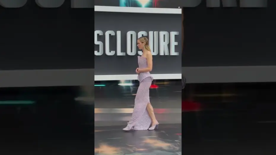 Wideo do filmu Dzień objawienia — London's own, Emily Blunt at the UK Premiere of Disclosure Day