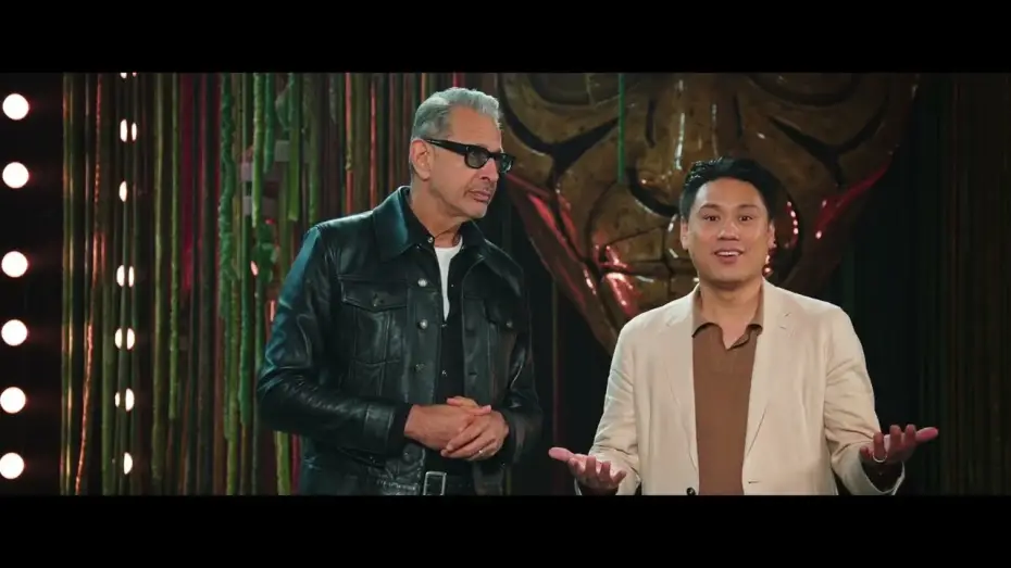 Wideo do filmu Wicked — Going Green Behind the Scenes: Sustainability on Wicked with Jon M. Chu and Jeff Goldblum