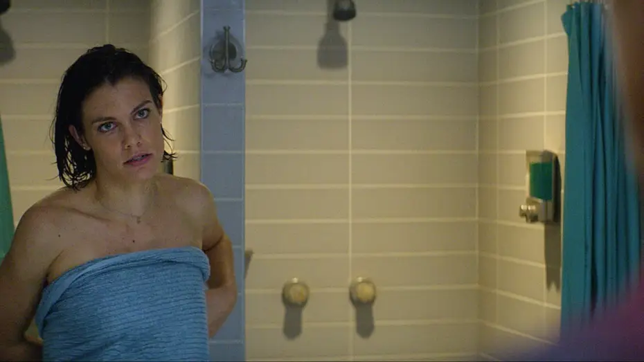 Wideo do filmu Eskorta — He Barges In The Women's Bathroom