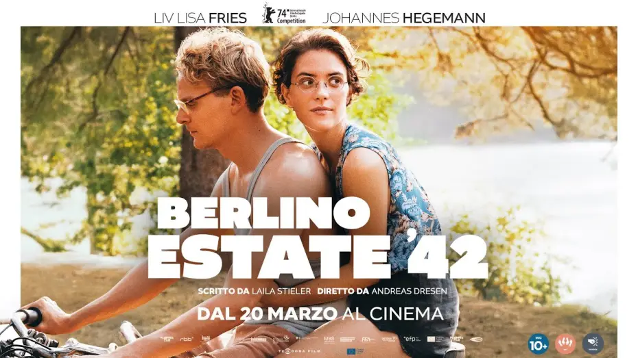 Wideo do filmu Pozdrawia czule Hilda — BERLINO, ESTATE '42 Trailer Ufficiale - Dal 20 Marzo al Cinema