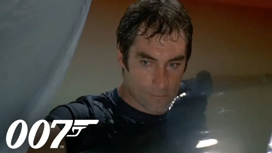 Wideo do filmu Licencja na zabijanie — Bond Sneaks Aboard the Wavekrest