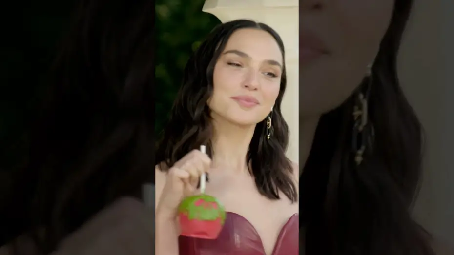 Wideo do filmu Śnieżka — Magic Mirror on the Wall, what is the happiest place of them all?