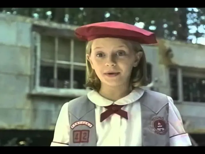 Wideo do filmu Świerszcze w trawie — Lawn Dogs Trailer 1998