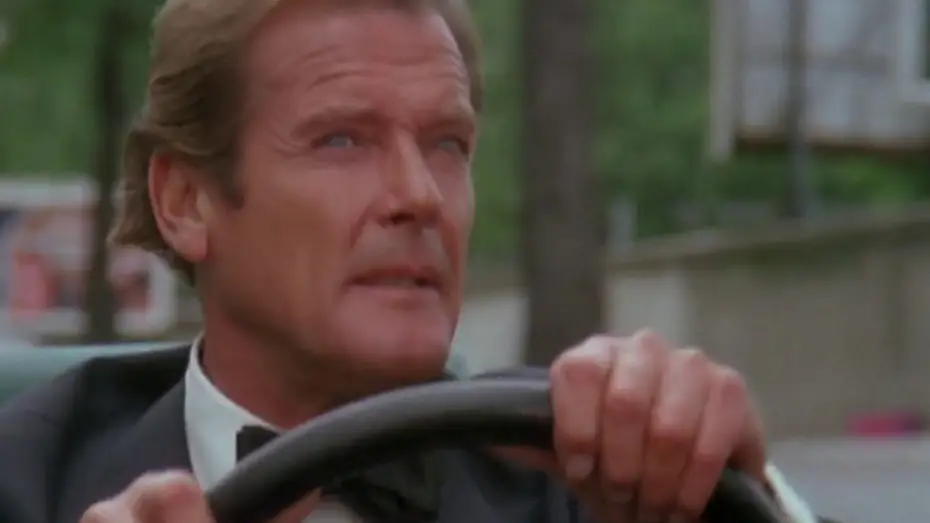 Wideo do filmu Zabójczy widok — Bond pursues Mayday through Paris