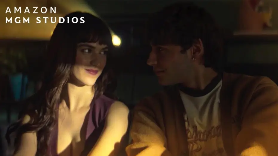 Wideo do filmu Powiedz mi po cichu — Taylor’s Introduction