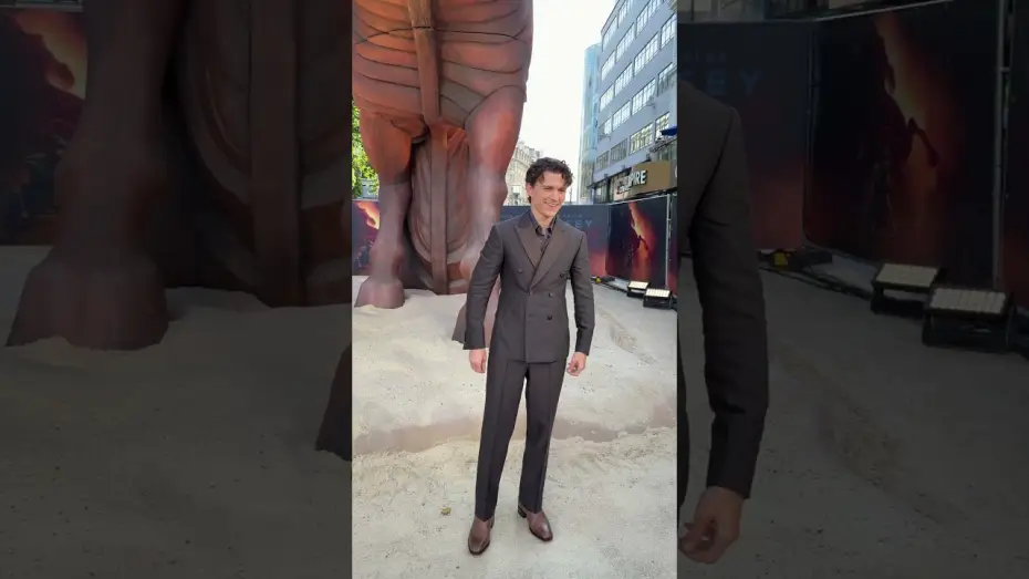 Wideo do filmu Odyseja — Tom Holland aka Telemachus arrives at the World Premiere of Christopher Nolan’s The Odyssey.