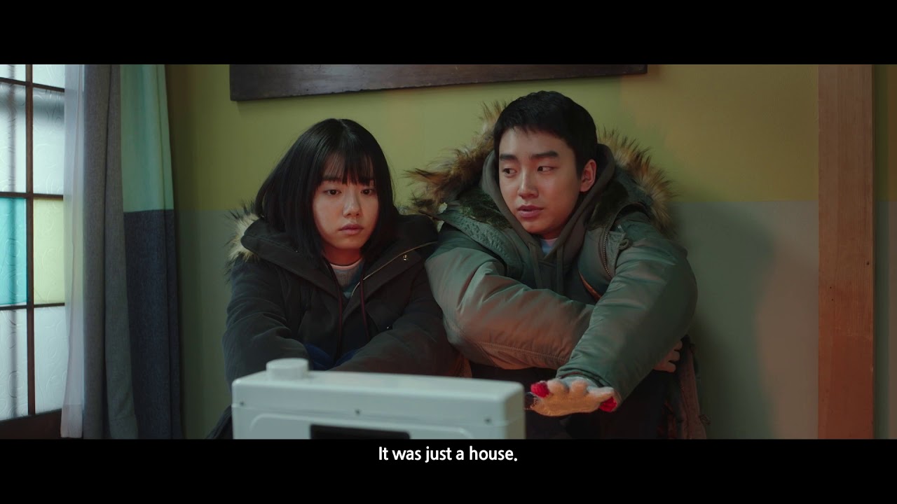 Wideo do filmu Księżycowa zima — Moonlit Winter (2019)