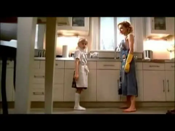 Wideo do filmu Dziewczyny z wyższych sfer — Uptown Girls   Eine Zicke kommt selten allein HQ Trailer 2003) 2