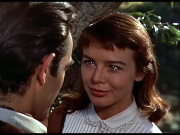 Wideo do filmu Darby O'Gill i krasnoludki — Darby O'Gill - Kiss Scene