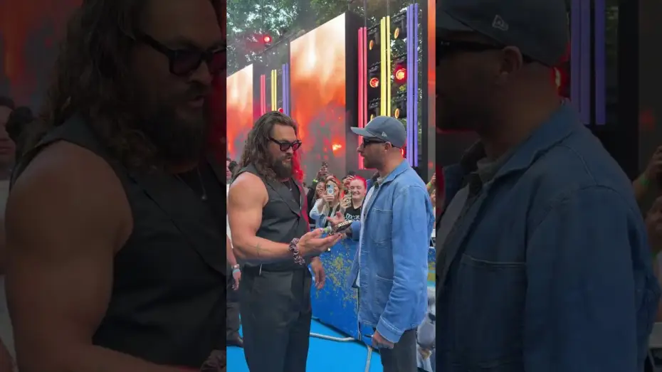 Wideo do filmu Supergirl — A red carpet bromance 🙌 Jason Momoa and Matthias Schoenaerts in London for SUPERGIRL.