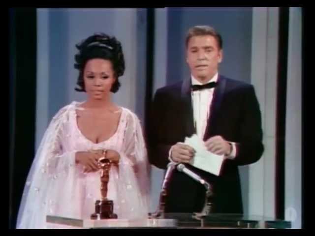 Wideo do filmu 2001: Odyseja kosmiczna — Stanley Kubrick Wins Special Effects: 1969 Oscars